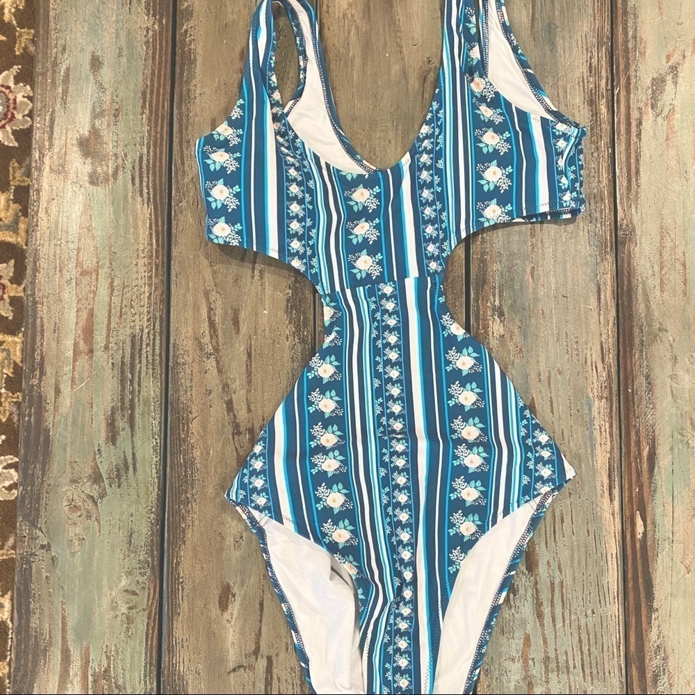 Cupshe NWT Sz Medium One Piece Swimsuit W/ Cutouts, Blue Floral & Stripes Print